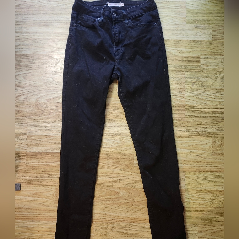 Levi High Rise Skinny Jean